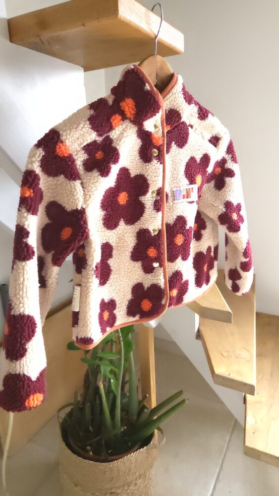 maison-bichette-gilet-enfant-sherpa-fleurs-bordeaux-fait-main-4ans